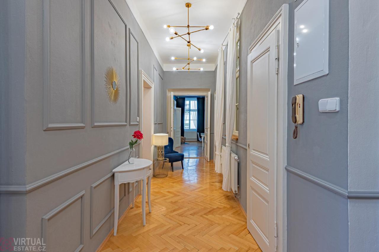 Colorful Wenceslas Square Apartment 프라하 외부 사진