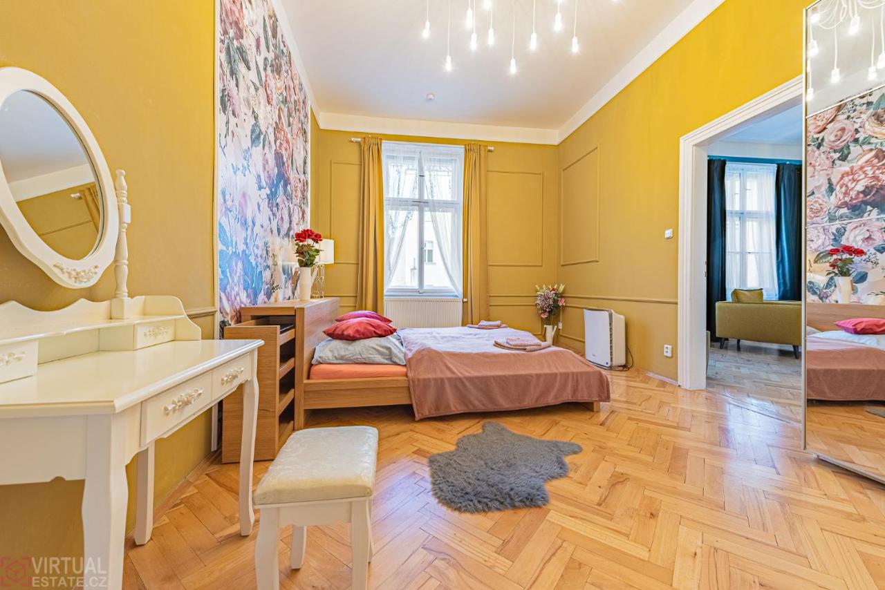 Colorful Wenceslas Square Apartment 프라하 외부 사진
