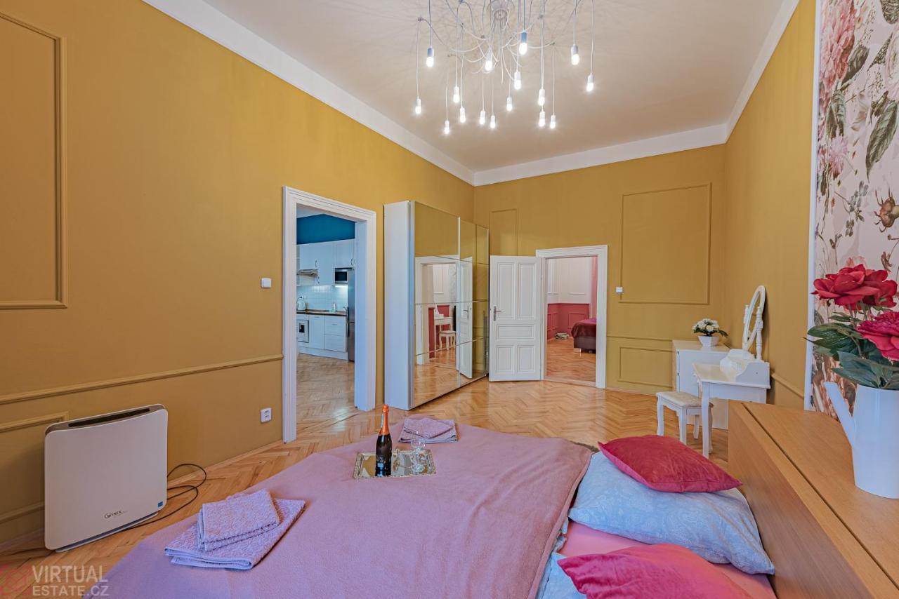 Colorful Wenceslas Square Apartment 프라하 외부 사진