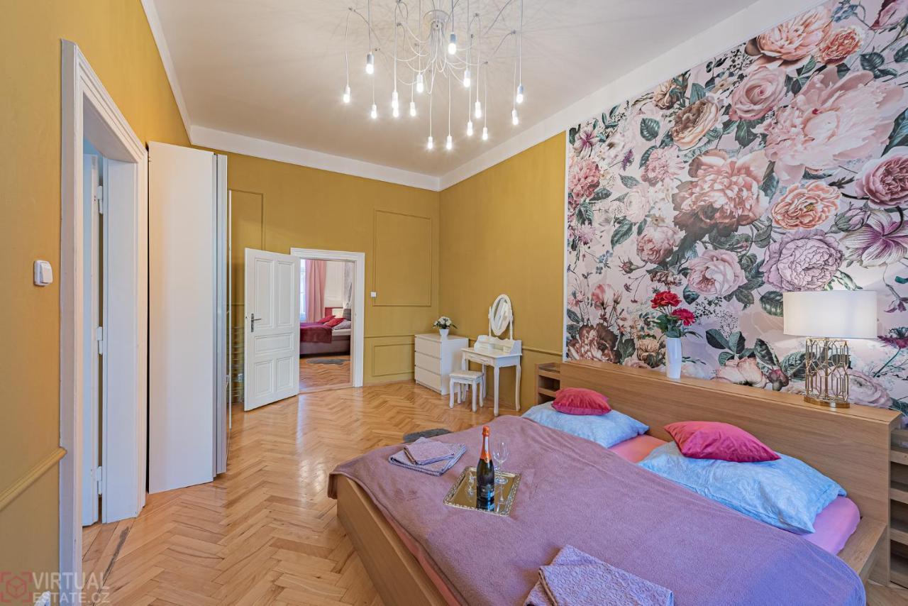 Colorful Wenceslas Square Apartment 프라하 외부 사진