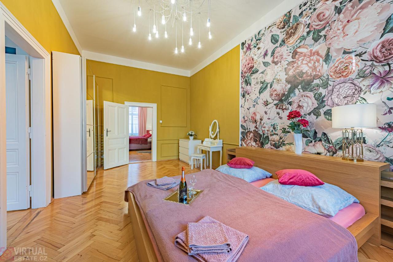Colorful Wenceslas Square Apartment 프라하 외부 사진