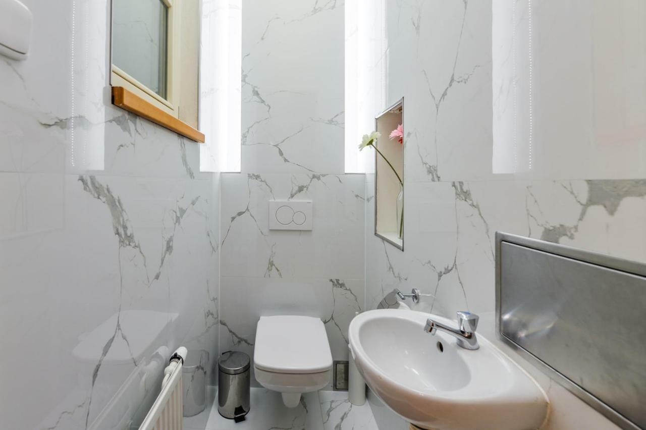 Colorful Wenceslas Square Apartment 프라하 외부 사진